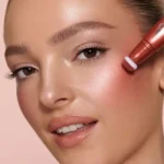 خرید هایلایتر و رژگونه مایع شارلوت تیلبری مدل BEAUTY LIGHT WAND