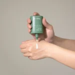خرید کرم ضد آفتاب چای سبز فارم استی مدل Tea Tree Biome ۵۰ میلی‌لیتر