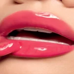 Moisturizing lip oil